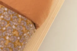 LUR cama tatami con mesitas y cabecero de pared 140